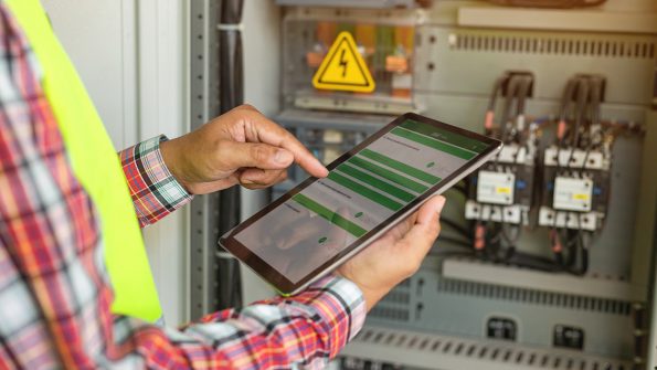 Keuring, onderhoud en inspectie regelkast met Centix